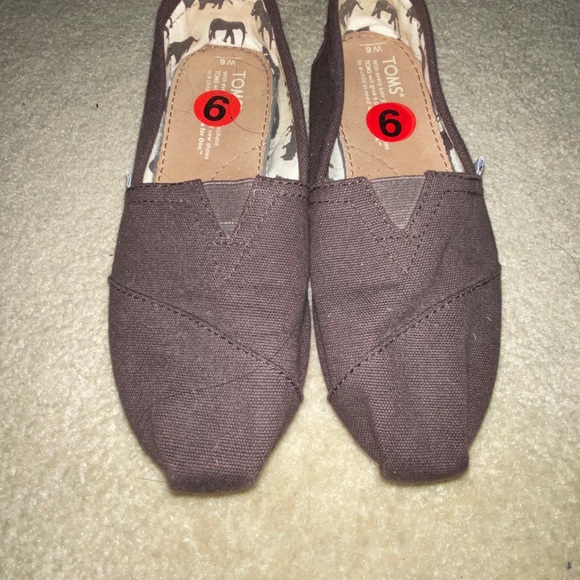 Toms - Picture 3 of 3